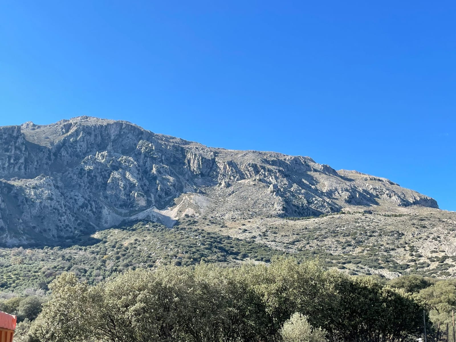 Vistas al pico Aznatín en Sierra Mágina desde Camping El Cantonet, cerca de Úbeda, Baeza y Jaén